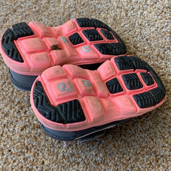 Girls Nike Shoes - Picture 5 of 6